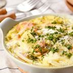 レンジで！スモークサーモンとブルーチーズのオムレツ