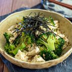 ブロッコリーと崩し豆腐の《にんにく♡ごまだれサラダ》