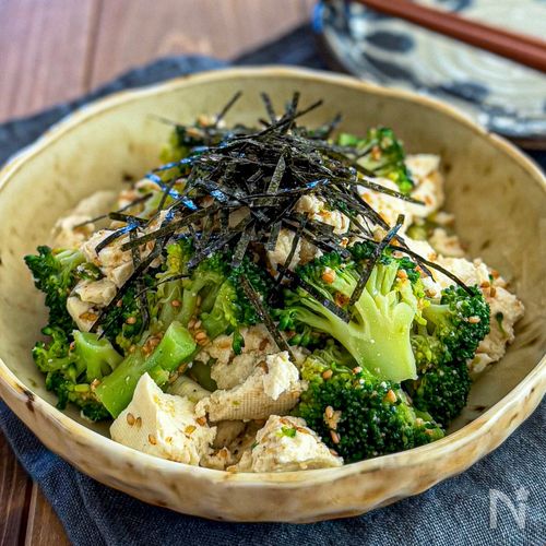 ブロッコリーと崩し豆腐の《にんにく♡ごまだれサラダ》