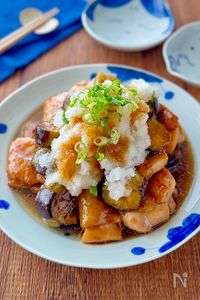 おろしのせでさっぱり♩鶏肉となすの甘酢炒め