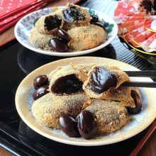 おせちリメイク☆黒豆の煮汁でわらび餅。
