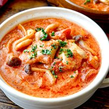 【鶏肉ときのこのトマトクリーム煮】イベントや記念日にも♡