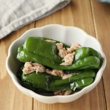 レンジで簡単！包丁不要の『まるごとピーマンの煮浸し』
