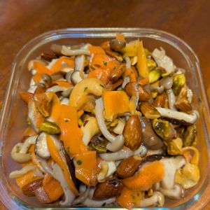 はるはるの作ってみた!投稿(きのことにんじんの白だしナッツラペ)