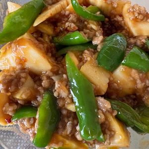 こはる𖧷ママの作ってみた!投稿(行列の定食屋さんの🍚筍とピーマンのオイスター肉味噌炒め🤩)