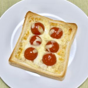 キャピタンの作ってみた!投稿(トマチーズトースト『のせるだけで簡単♪』)