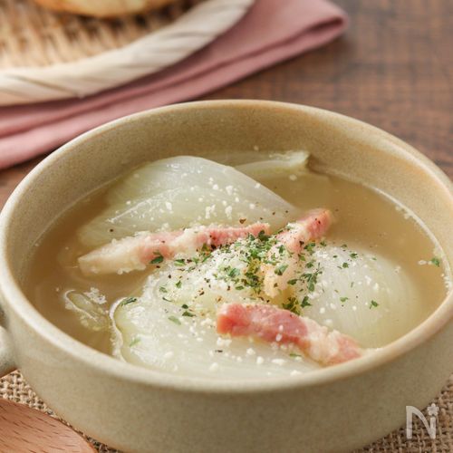 丸ごと新玉ねぎ【コンソメバタースープ】