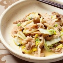 豚肉でかさまし！白菜ときのこのバターソテー