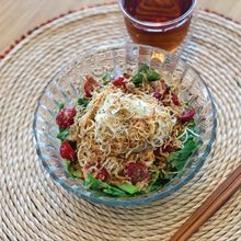 ピリッとおいしい!担々サラダそうめん