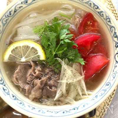 優しいスープがしみる　ベトナム風牛肉麺