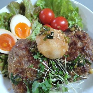 ゆみの作ってみた!投稿(【驚きの肉汁爆弾】生姜香るねぎポンだれのおろしハンバーグ)