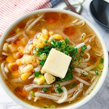 もやし１袋で味噌バタコーンもやらぁ。(もやしラーメン風)