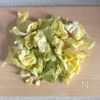 ごはんが止まらない!春キャベツと豚バラのガリバタふわ玉炒めの下準備