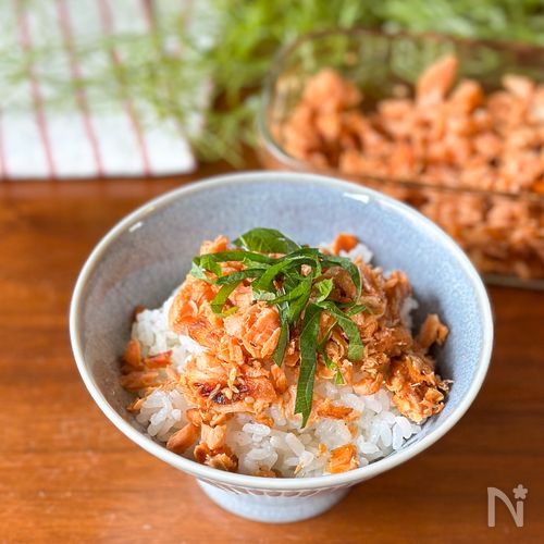 家にある調味料だけで作る「鮭フレーク」