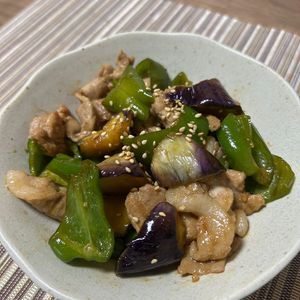 単身赴任おじさんの作ってみた!投稿(美味しすぎる♡【豚なすピーマンのオイポン炒め】)