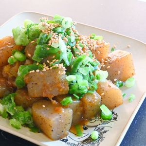 こざかなの作ってみた!投稿(［こんにゃくの葱生姜煮］味しみしみうま♡経済的なおかず！簡単)