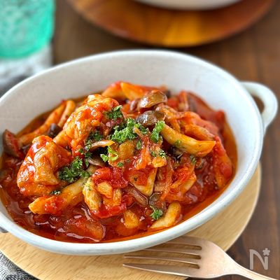 【鶏肉のトマト煮込み】簡単！濃厚トマトソースが絶品♩