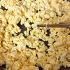 栄養満点！かぶの葉と卵の混ぜご飯の工程1