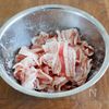 『豚肉とほうれん草ときのこのオイスター炒め』10分簡単☆の工程1