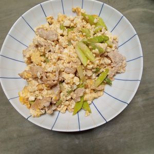 鶏皮坊主の作ってみた!投稿(旬がおいしい！佐賀県産アスパラガスチャンプルー)