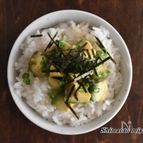とろうま食感がやみつきに～！～アボカドの漬けのっけごはん～