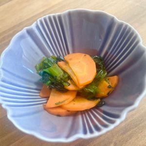 ゆかりの作ってみた!投稿(5分でできる♪甘ピリ辛ほうれん草とにんじんのおひたし)