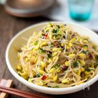 レンチンして混ぜるだけ！ピリ辛豆もやしナムル