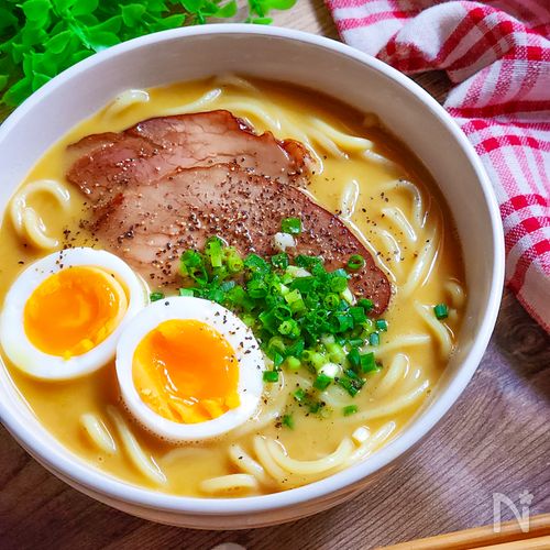 汁まで飲み干す!うま醤油ラーメン
