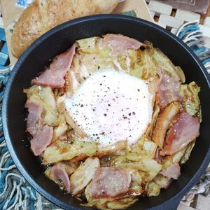 M＊Pの作ってみた!投稿(パパっと野菜おかず♪春キャベツのケチャップ炒め巣ごもり風)