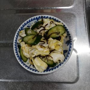KUMIKOの作ってみた!投稿(切ってもむだけ5分☆【キャベツときゅうりのシンプル漬け】)
