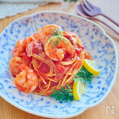 ワンポットで♩エビと新玉ねぎのトマトクリームパスタ