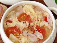 とろ〜り美味しい♪トマトとベーコンのふわたまスープ