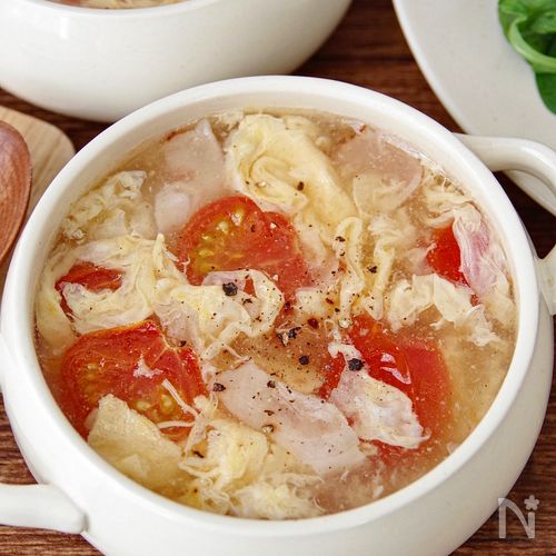 とろ〜り美味しい♪トマトとベーコンのふわたまスープ