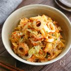 ペロリとたいらげる♪食べるラー油で白菜とちくわのピリ辛和え