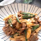ご飯もビールもすすむ♡牛肉と長芋とオクラの味噌中華炒め