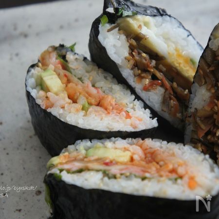 おにぎらず キムチ アボカド かにかまぼこ By りさ レシピサイト Nadia ナディア プロの料理家のおいしいレシピ