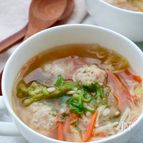 【もち麦と鶏団子の具沢山生姜スープ】心も身体も温まる♡