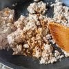 シャキシャキ!【キャベツとにらのそぼろ炒め】の工程3
