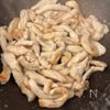 ピーマンと鶏むね肉の《にんにく♡旨塩炒め》の工程1
