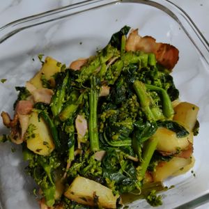ももたの作ってみた!投稿(菜の花とベーコンポテトのホットサラダ)