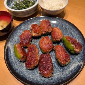 まなの作ってみた!投稿(【ピーマンの肉詰めの甘辛照り焼き】裏ワザで絶対失敗なし!)