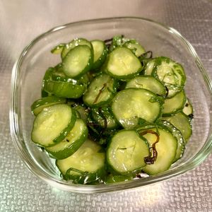 ぴの作ってみた!投稿(夏の涼しい簡単副菜🎐きゅうりと大葉の塩昆布和え😋🥒)