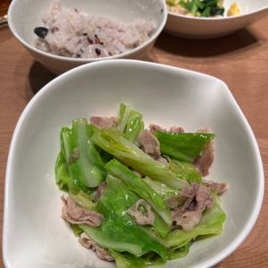 まなの作ってみた!投稿(＼お弁当にも／ワンパン10分【春キャベツの塩だれ豚こま炒め】)