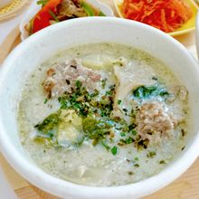 ごろっと肉厚♡豚ひき肉と舞茸のバジル豆乳スープ【栄養満点】