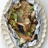 鮭とキャベツと舞茸のホイル焼き♩にんにくバター醤油!失敗なしの工程3