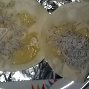 ぴよぴよしぃの作ってみた!投稿(超簡単！絶品おつまみ！＊しらすとカマンベールの餃子の皮ピザ＊)