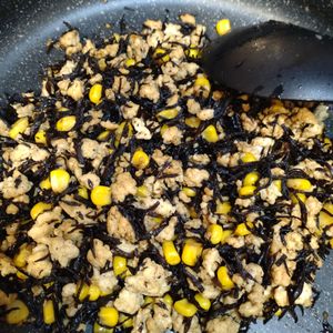 けこすの作ってみた!投稿(【栄養満点💯カレー風味のひじきそぼろ】子供に食べさせたい♪)