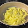 子どもも喜ぶ♡【細切りポテトとウインナーのチーズ焼き】の工程1