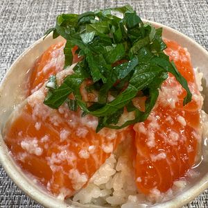 楽ラク手抜キッチン🐶🐾の作ってみた!投稿(【材料3つでサーモン塩辛】おつまみに！熱々ごはんにのせて～！)
