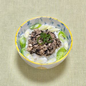 キャピタンの作ってみた!投稿(【サバ缶ひじきの旨辛そぼろ】ご飯が消える?!)